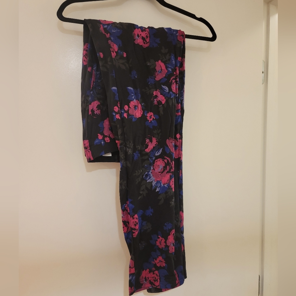 Torrid pink and blue floral leggings.